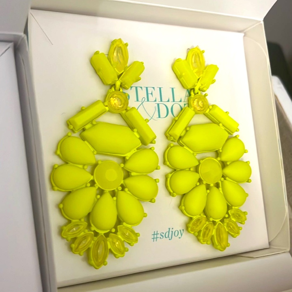 Stella & Dot Heck Yes Earrings in Citron